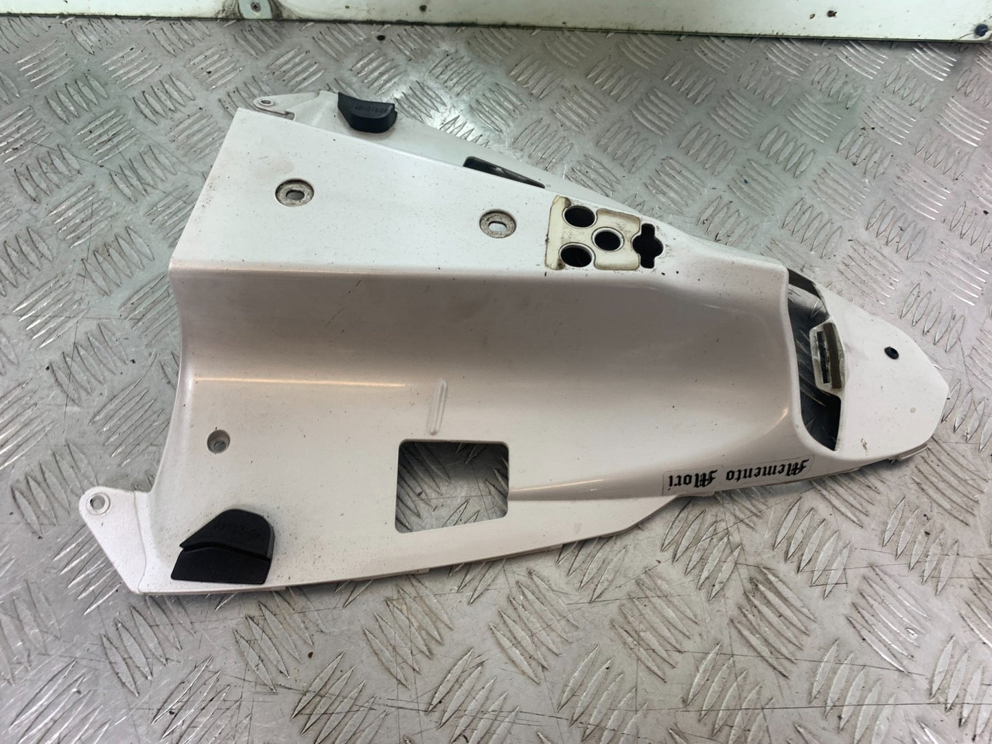 YAMAHA YZF R1 14 B BIG BANG PETROL TANK COWL   2009-14 (CMB1175)