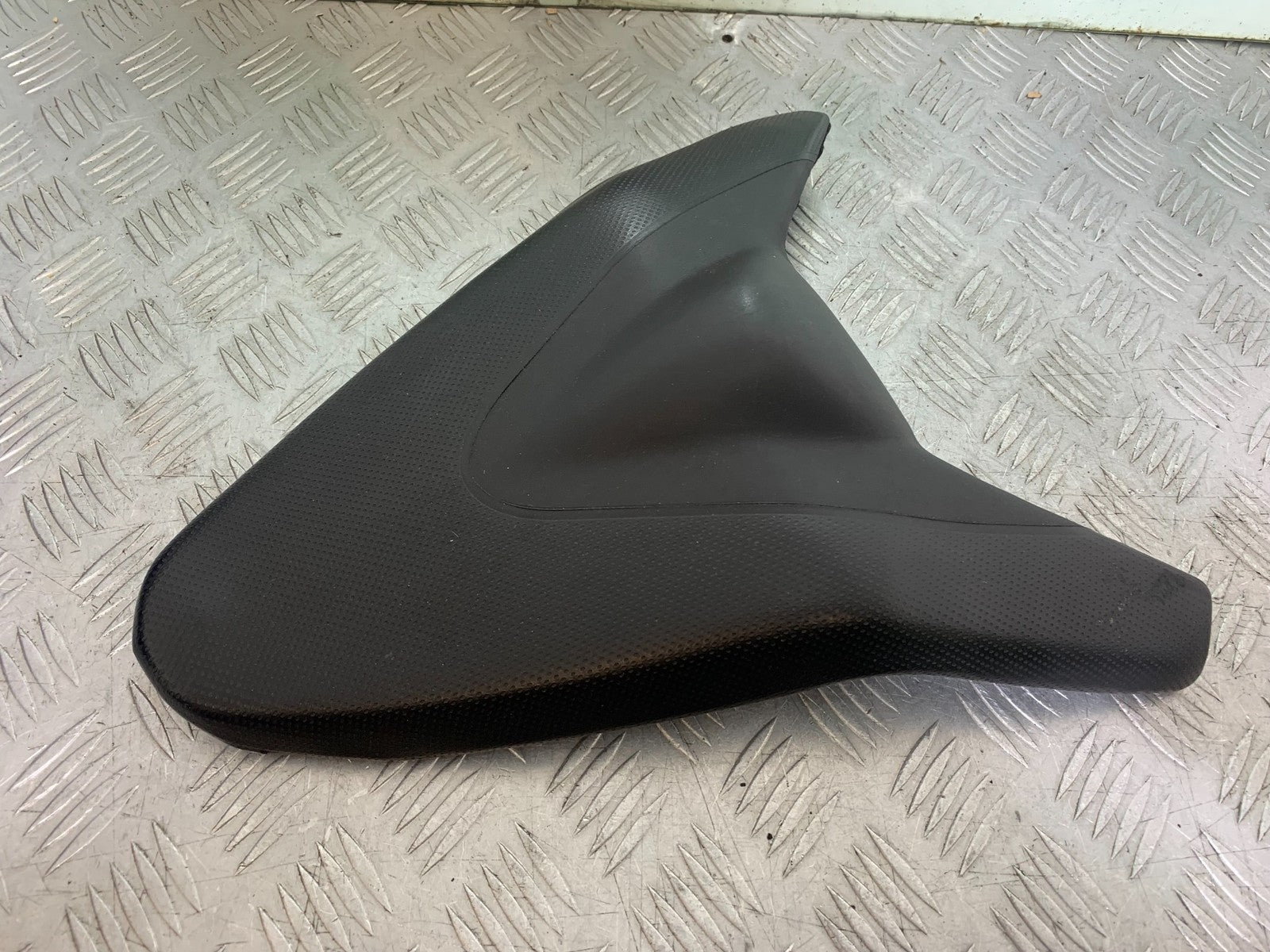 APRILIA TUONO 1000 V4R REAR SEAT YEAR 2011-13  (CMB1316)