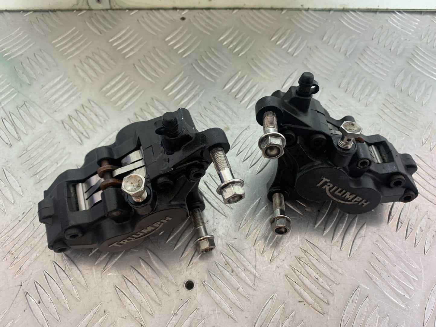 TRIUMPH 1050 SPRINT ST FRONT BRAKE CALIPERS  YEAR 2004-2007 (CMB1089)