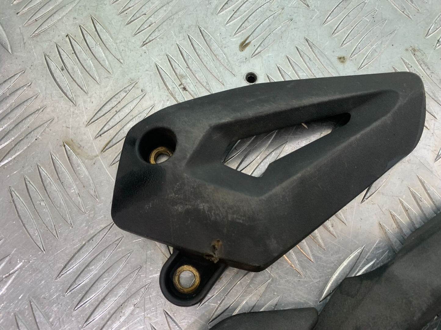TRIUMPH TIGER 800 XC HEEL PLATES  YEAR 2011-2014 (CMB1022)