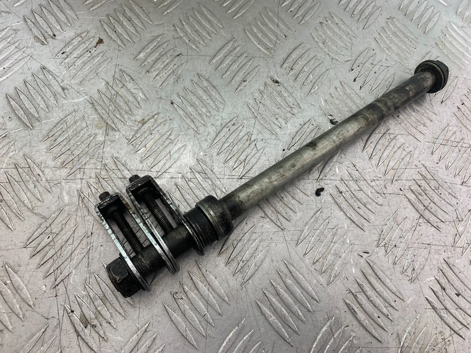 HONDA CBR1100 BLACKBIRD REAR WHEEL SPINDLE & ADJUSTERS  YEAR 1999-2005 (CMB1232)