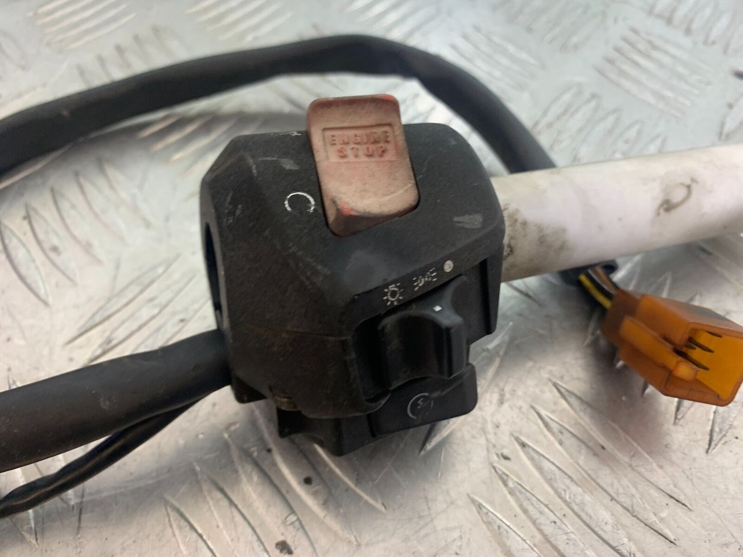 HONDA CB600 CB 600 HORNET RIGHT SWITCH GEAR   YEAR 1998 -2002 (CMB1126)