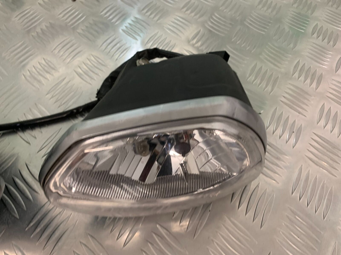 TRIUMPH SPEED TRIPLE R 1050 HEADLIGHTS   YEAR 2014 (STOCK 934)