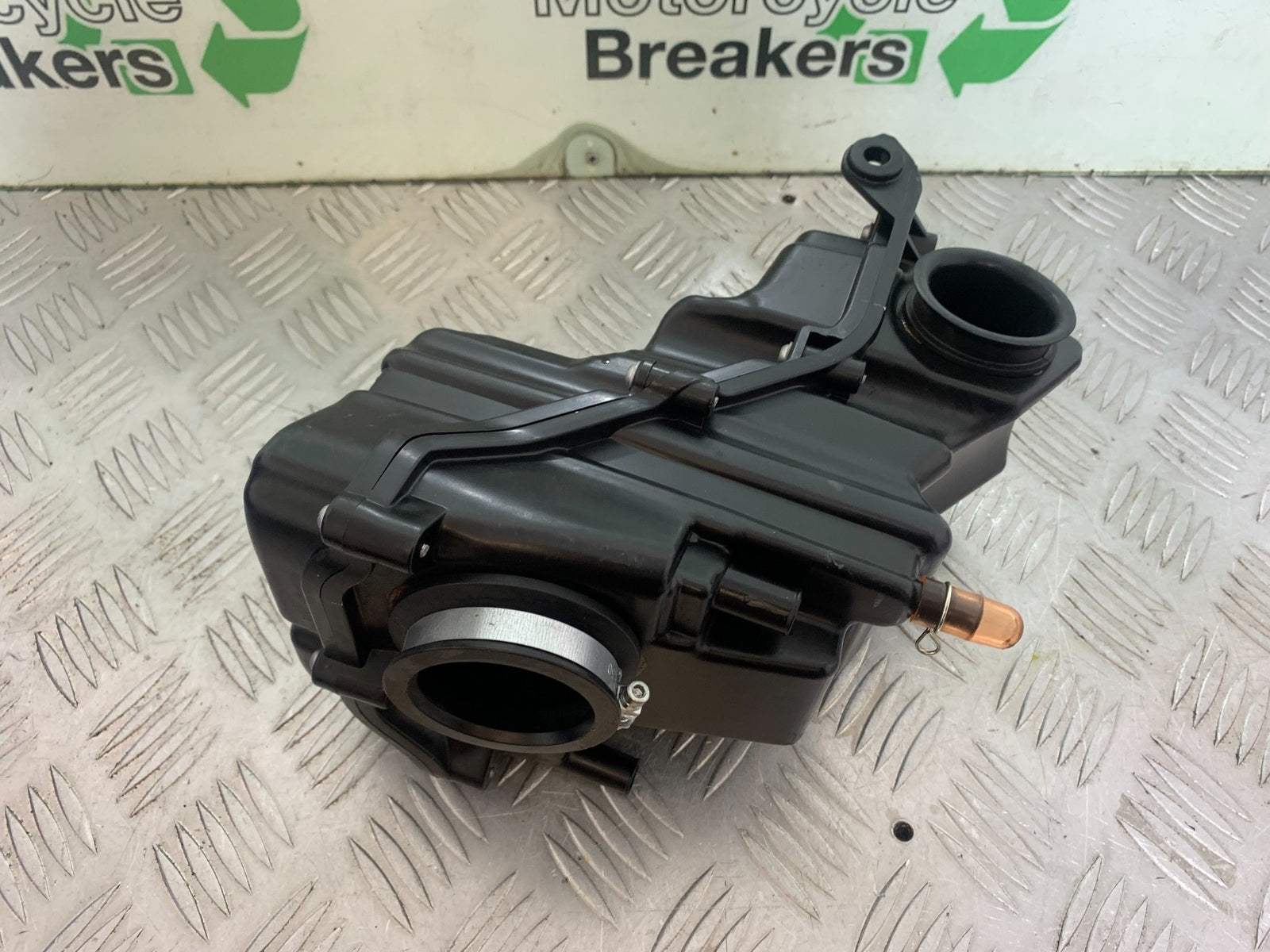 TRIUMPH TRIDENT 660 AIRBOX   YEAR 2021-2024 (CMB1148)