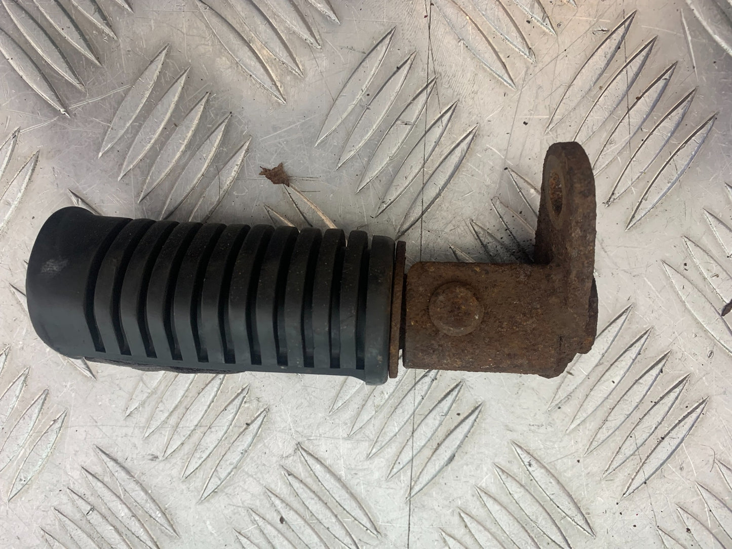 HONDA CX500 CX 500 FRONT RIGHT FOOTPEG  YEAR 1978 1981 (CMB1137)
