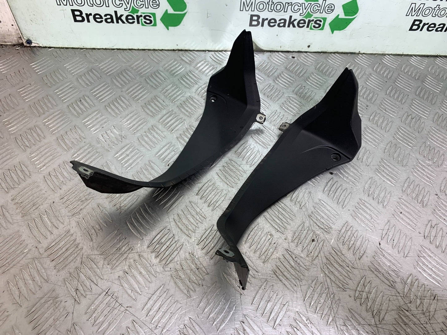 BMW F800 GT LEFT & RIGHT TOP INFILL PANELS  YEAR 2013-2017 (CMB1248)