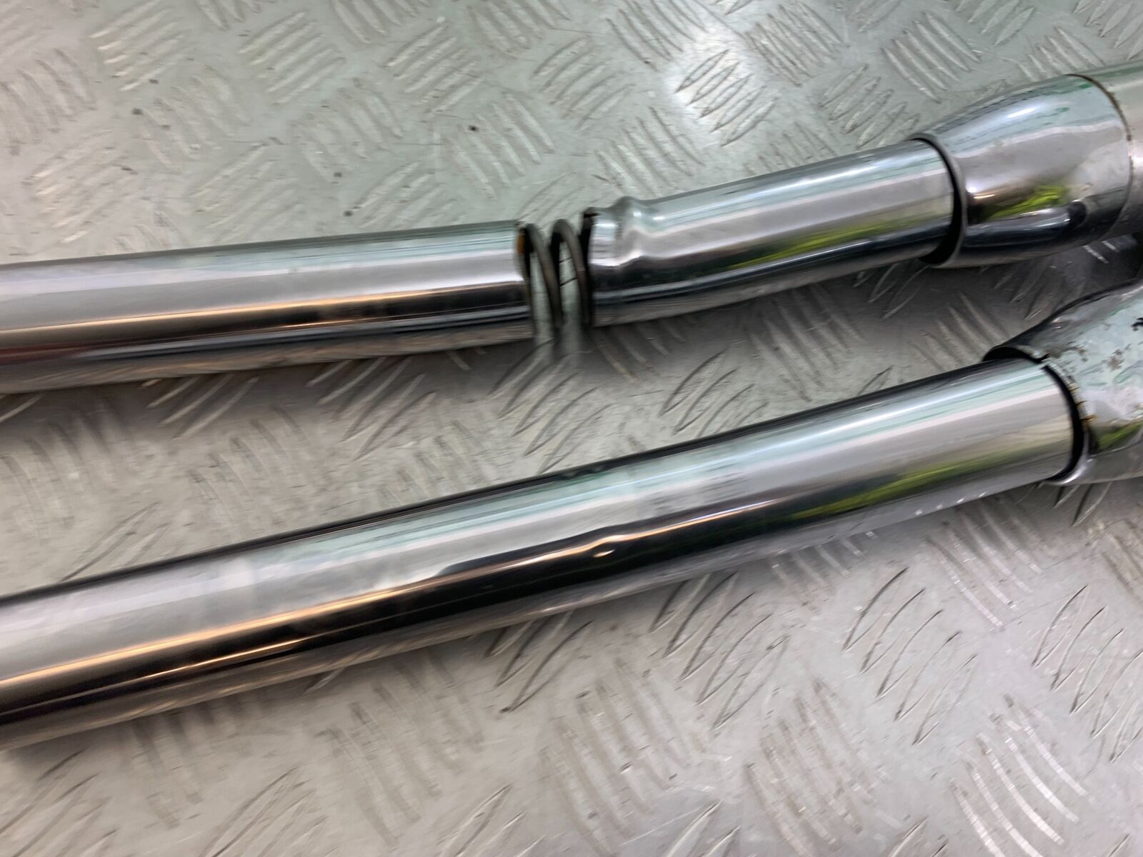 TRIUMPH THUNDERBIRD 1600 FORKS (DAMAGED)  YEAR 2011 (CMB1107)