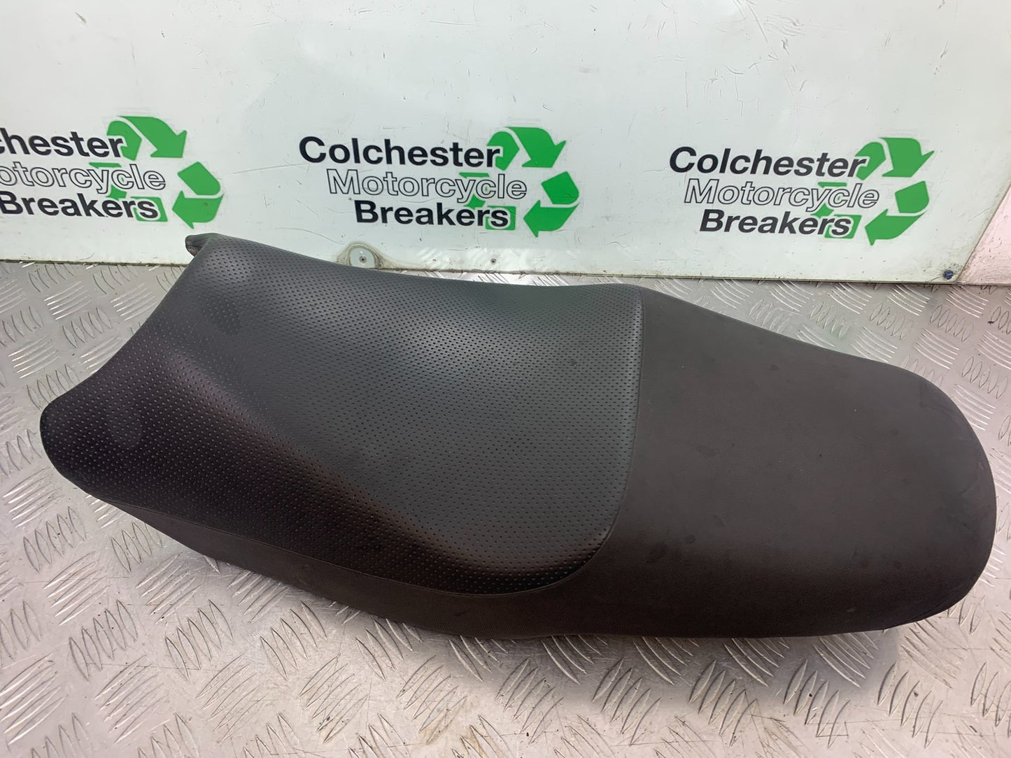 SUZUKI GSF1200 GSF 1200 BANDIT SEAT YEAR 2001-2004 (CMB1188)
