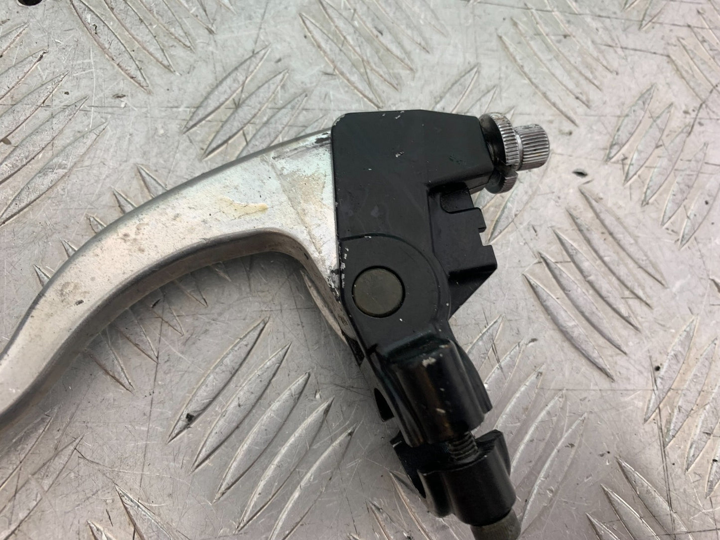TRIUMPH 955i SPRINT ST CLUTCH LEVER AND BRACKET YEAR 1999-04 (CMB1230)