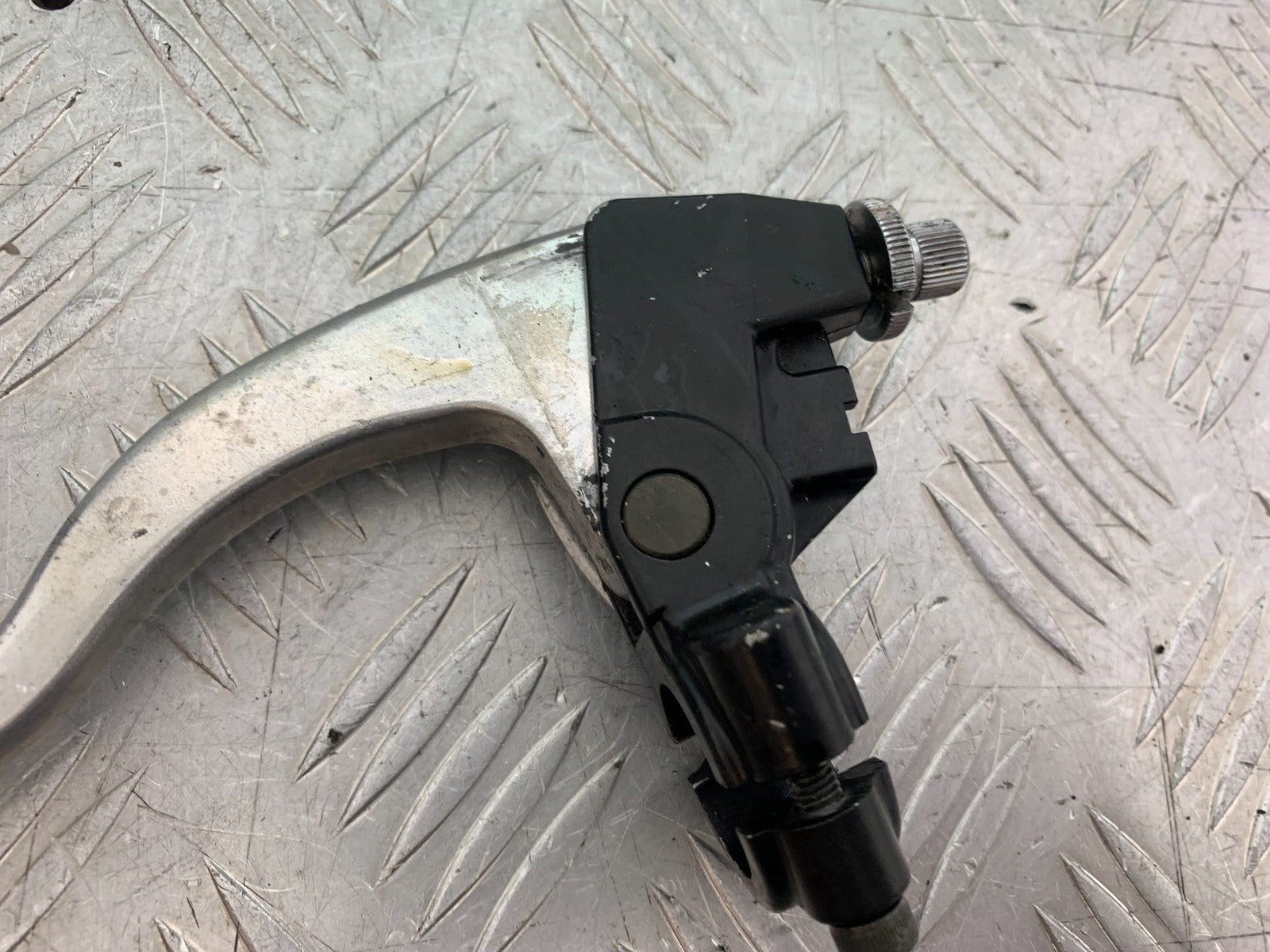 TRIUMPH 955i SPRINT ST CLUTCH LEVER AND BRACKET YEAR 1999-04 (CMB1230)