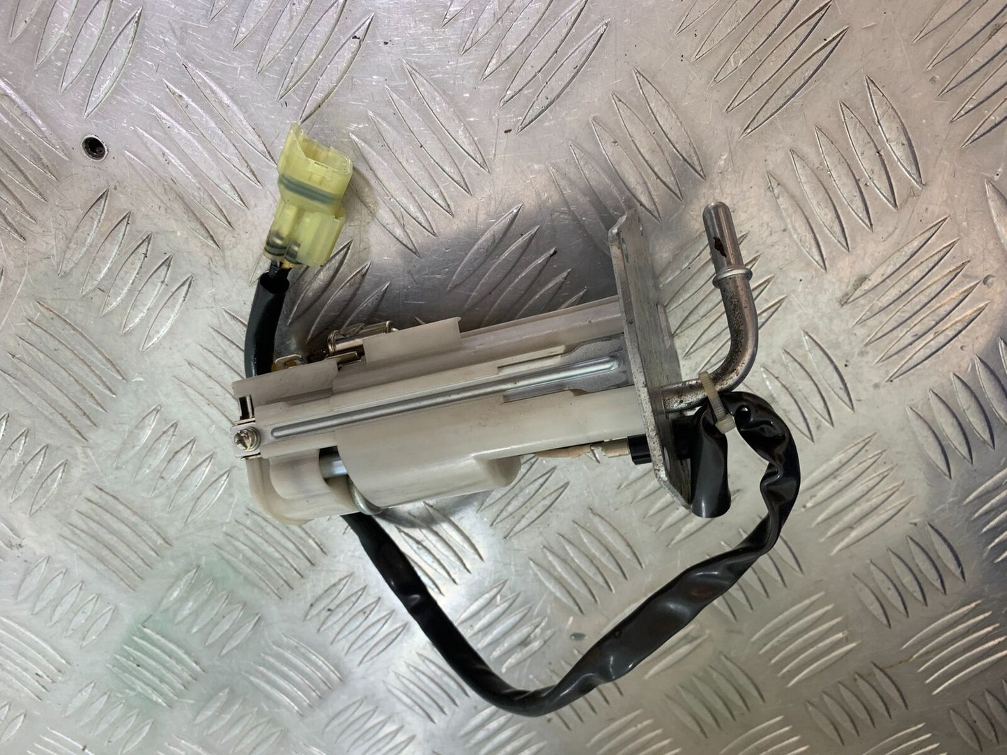 KAWASAKI ZX10R ZX 10R PETROL PUMP   YEAR 2016-2020 (CMB1015)