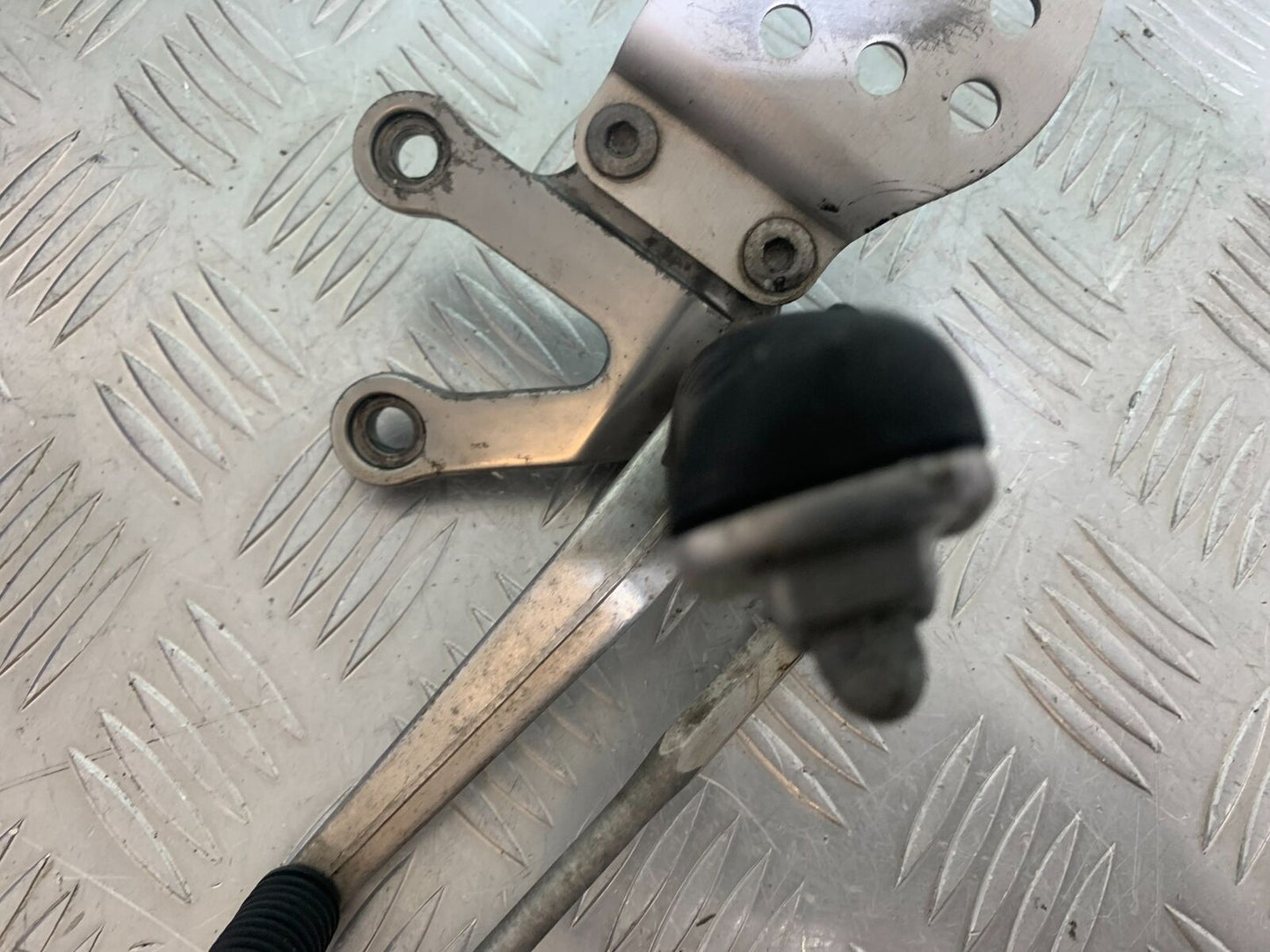 KAWASAKI ZX6R ZX6 J FRONT LEFT HANGER   YEAR 2000 (CMB1129)