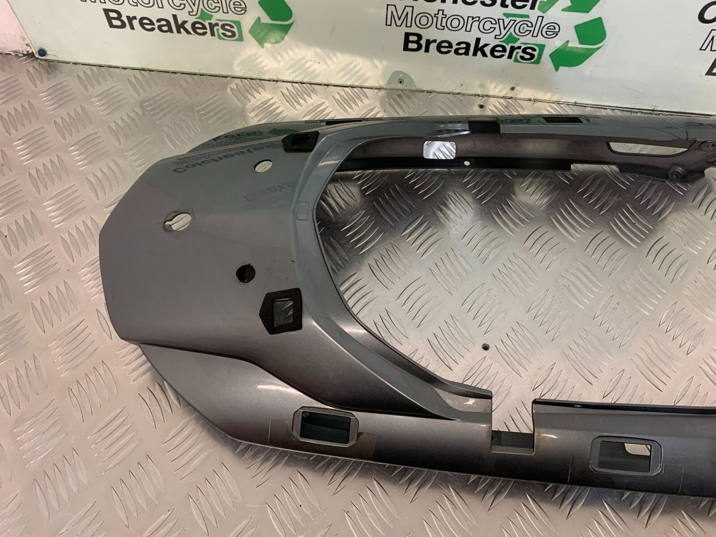 YAMAHA FJR1300 FJR 1300 SEAT UNIT TAIL PIECE YEAR 2001-05 (STOCK 946)