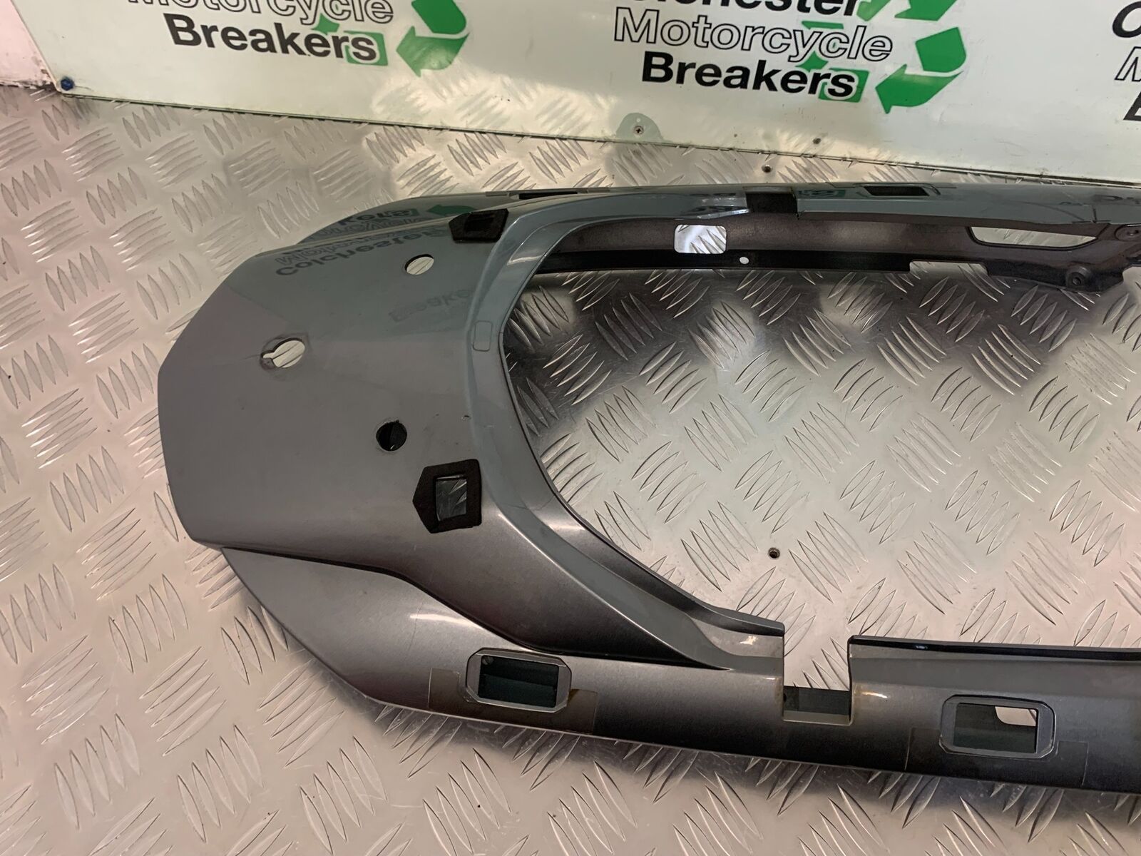 YAMAHA FJR1300 FJR 1300 SEAT UNIT TAIL PIECE YEAR 2001-05 (STOCK 946)