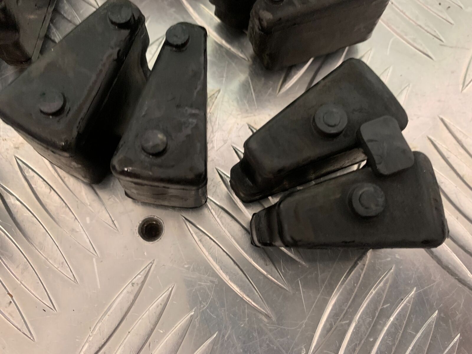 YAMAHA FZS600 FAZER 600 CUSH DRIVE RUBBERS  YEAR 1998-2001 (STOCK 964)