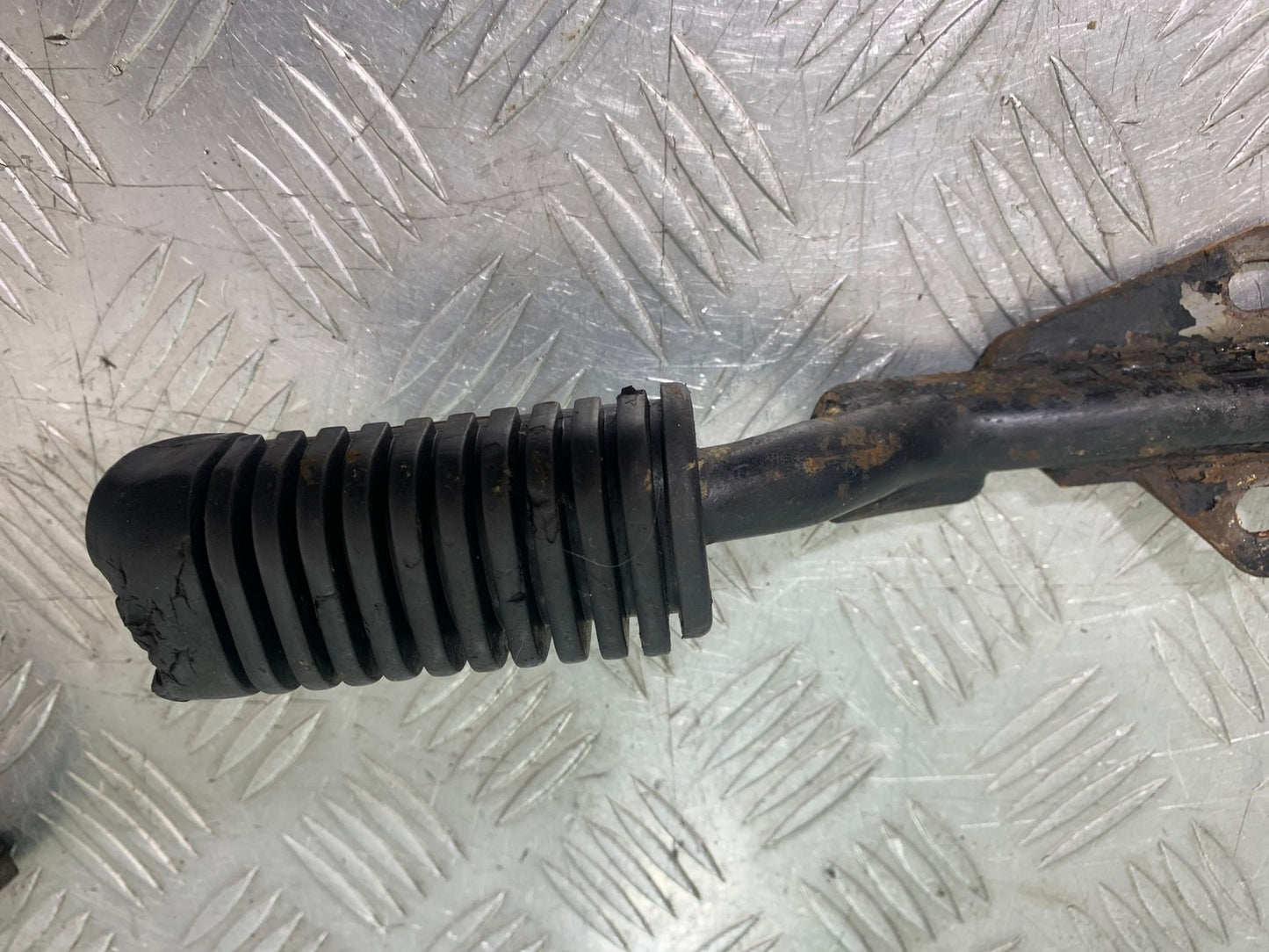 HONDA CG125 CG 125 FOOTPEG BAR YEAR 1998-2000 (CMB1282)