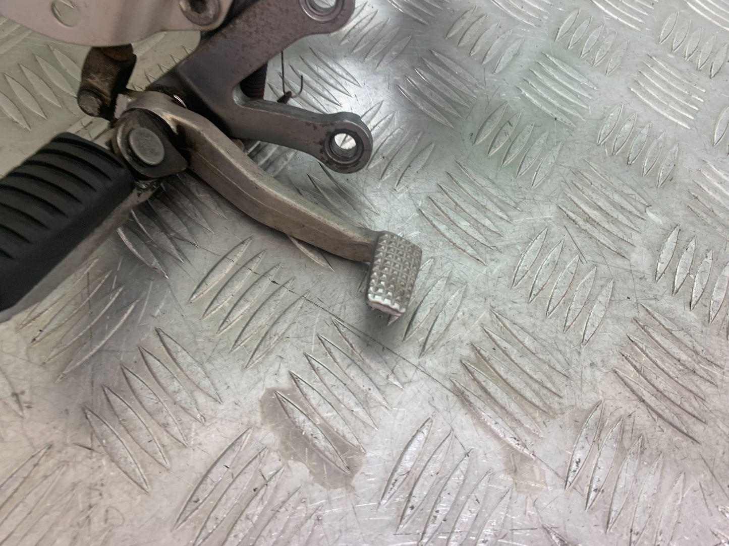 KAWASAKI ZX9R ZX9 E1 FRONT RIGHT HANGER YEAR 2000-01 (CMB1171)