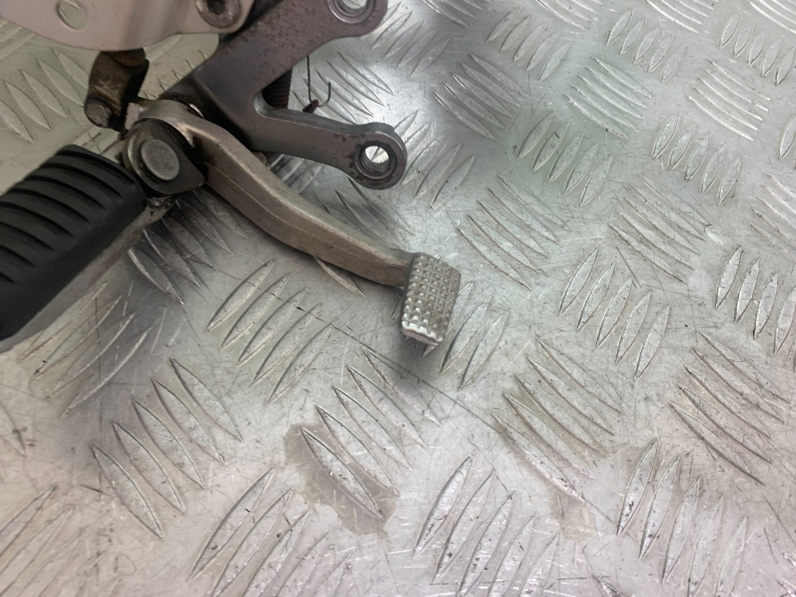 KAWASAKI ZX9R ZX9 E1 FRONT RIGHT HANGER YEAR 2000-01 (CMB1171)