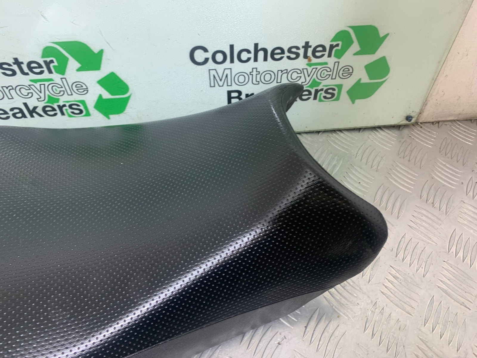 SUZUKI GSF600 GSF 600 BANDIT SEAT  YEAR 2001-2003 (CMB1157)