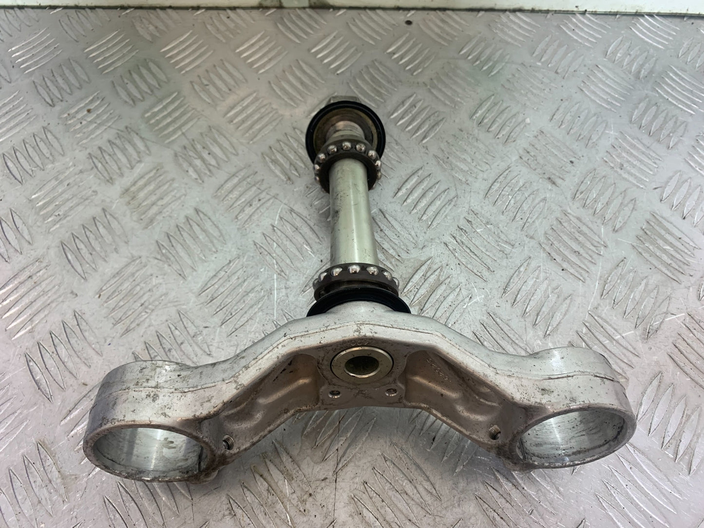 YAMAHA YZF R1 BOTTOM YOKE   YEAR 2004-2006 (CMB1155)