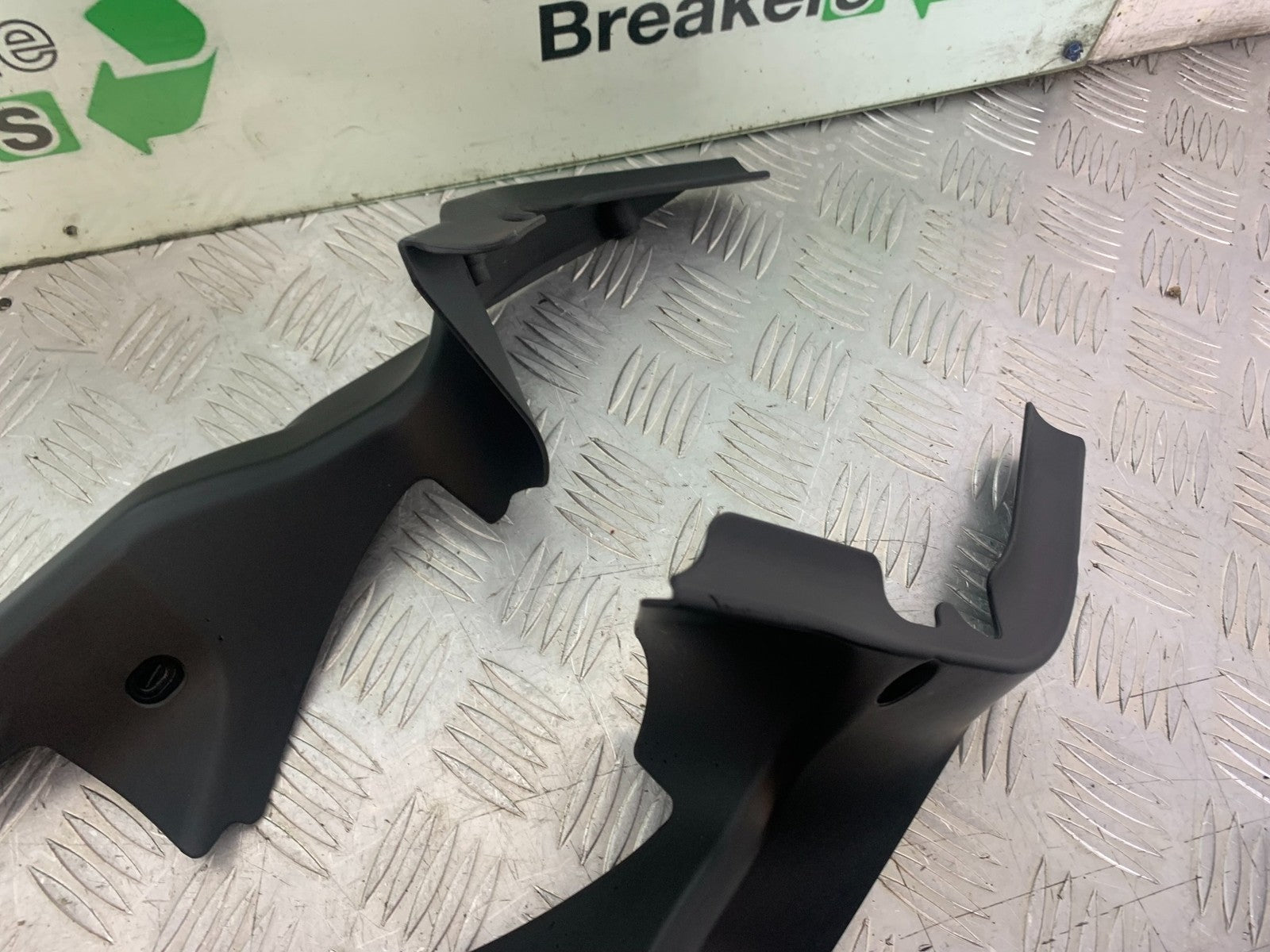 DUCATI 1198 S TOP FAIRING INFILL COVERS  YEAR 2009-2011 (CMB1219)