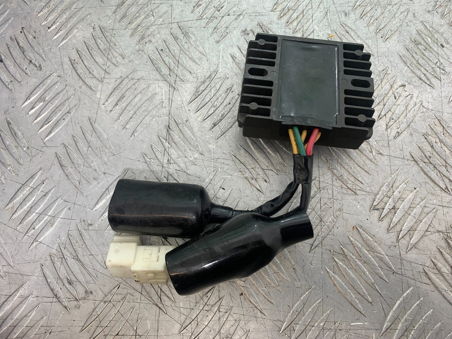 HONDA CBR1000 rr FIREBLADE REGULATOR  (NOT GENUINE) YEAR 2006 (CMB1220)