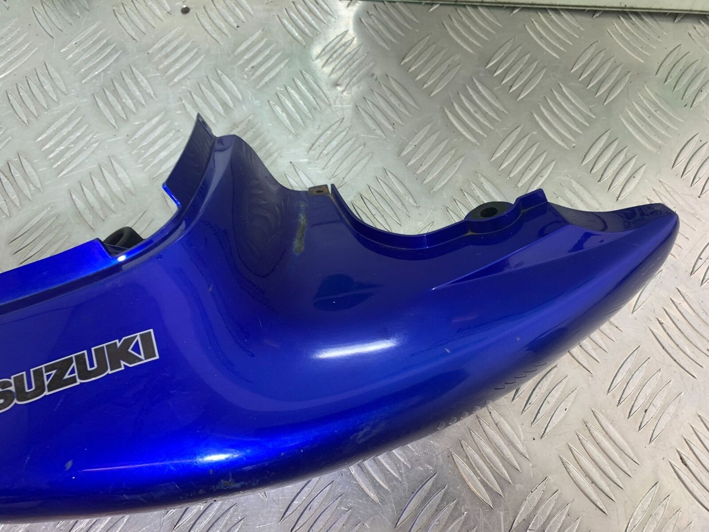 SUZUKI SV650 SV 650 mk1 RIGHT SEAT PANEL   YEAR 1999-2002 (CMB1036)