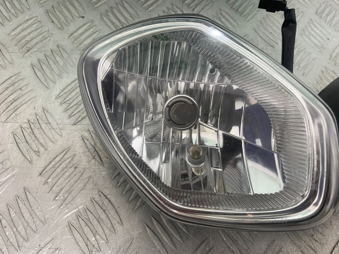 TRIUMPH 675 STREET TRIPLE RX HEADLIGHT   2015- 2017 (CMB1299)