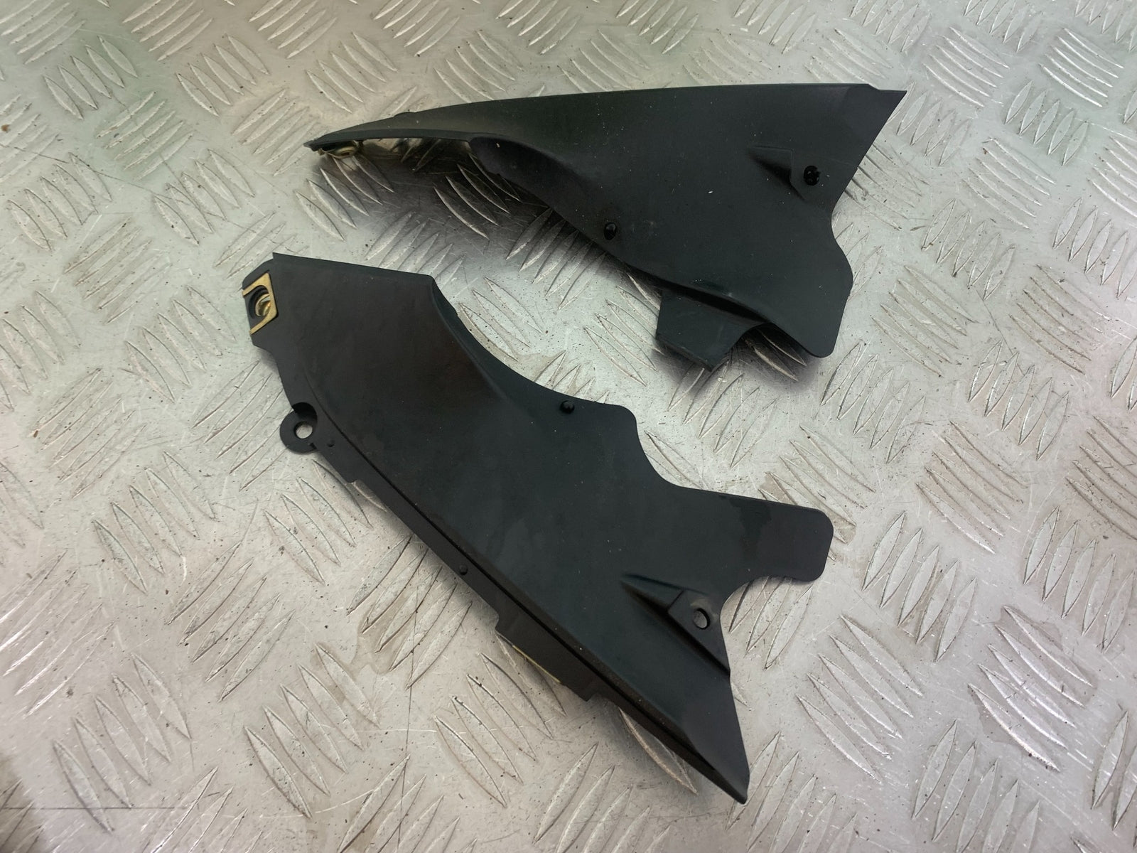 YAMAHA YZF R1 LEFT AND RIGHT TOP FAIRING INFILL PANELS  YEAR 2004-2006 (CMB1155)