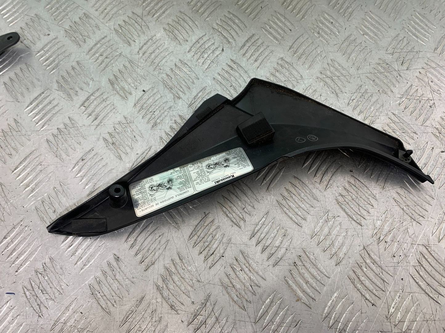 KAWASAKI ZX10R ZX10 R LEFT SEAT PANEL    2008-2010 (CMB1301)