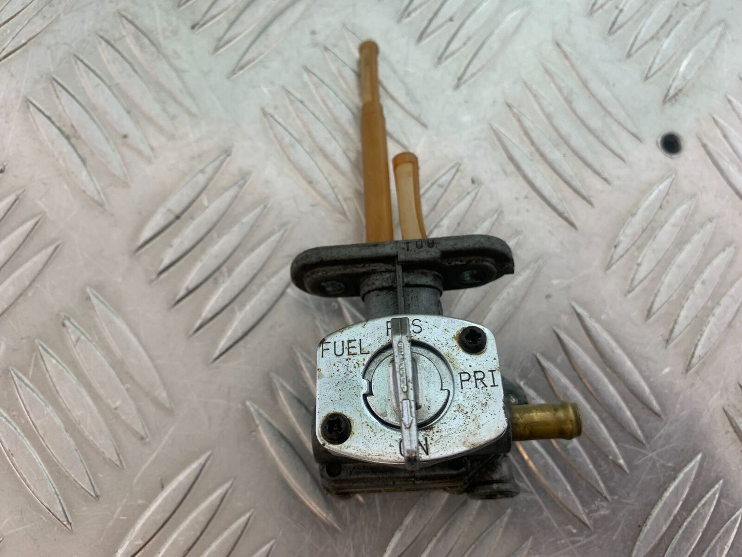 KAWASAKI ZR 750 ZEPHYR PETROL TAP  YEAR 1991-95 (CMB1008)