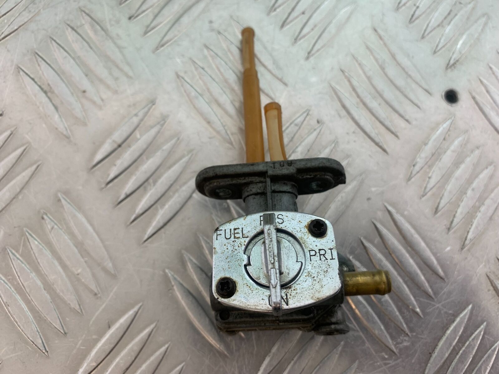 KAWASAKI ZR 750 ZEPHYR PETROL TAP  YEAR 1991-95 (CMB1008)