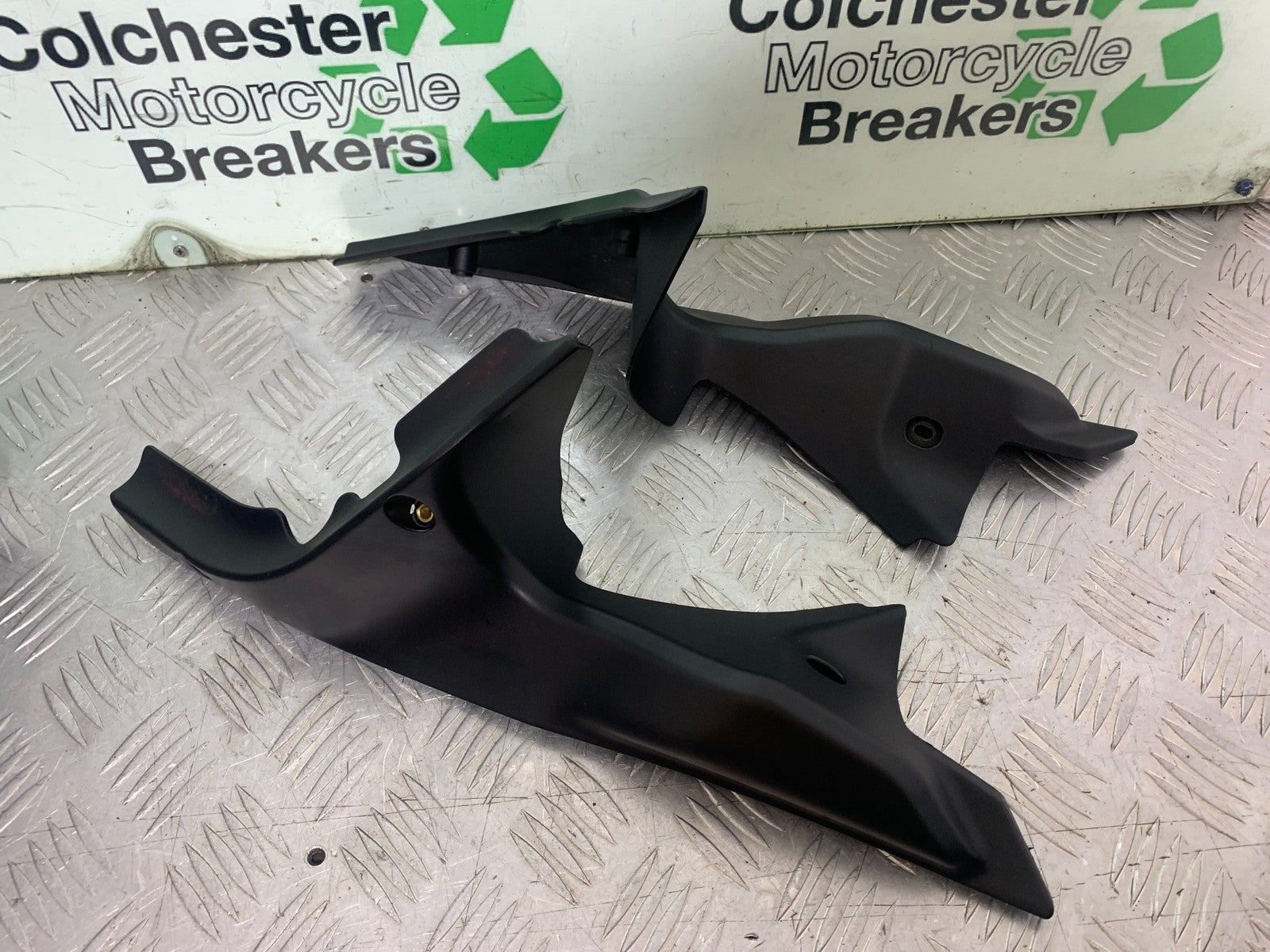 DUCATI 1198 S TOP FAIRING INFILL COVERS  YEAR 2009-2011 (CMB1219)