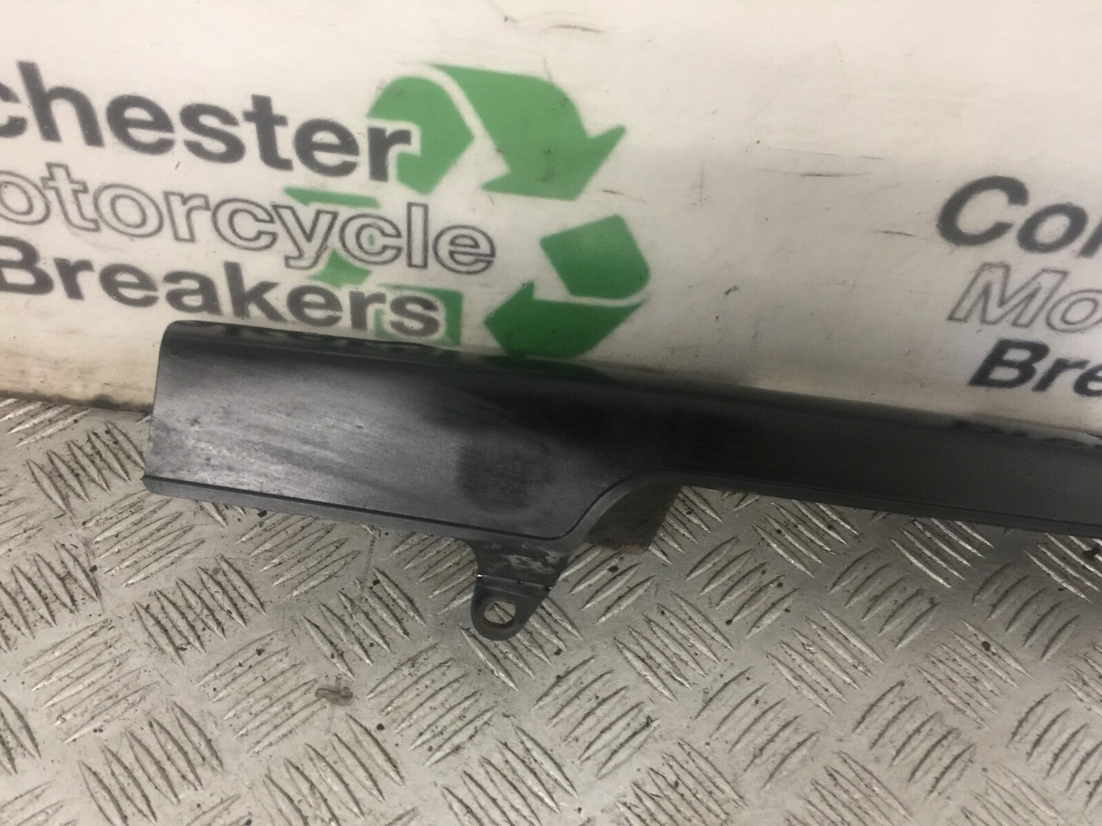 HONDA CBF600 CBF 600 CHAIN GUARD  YEAR 2004 -07  (STOCK 909)