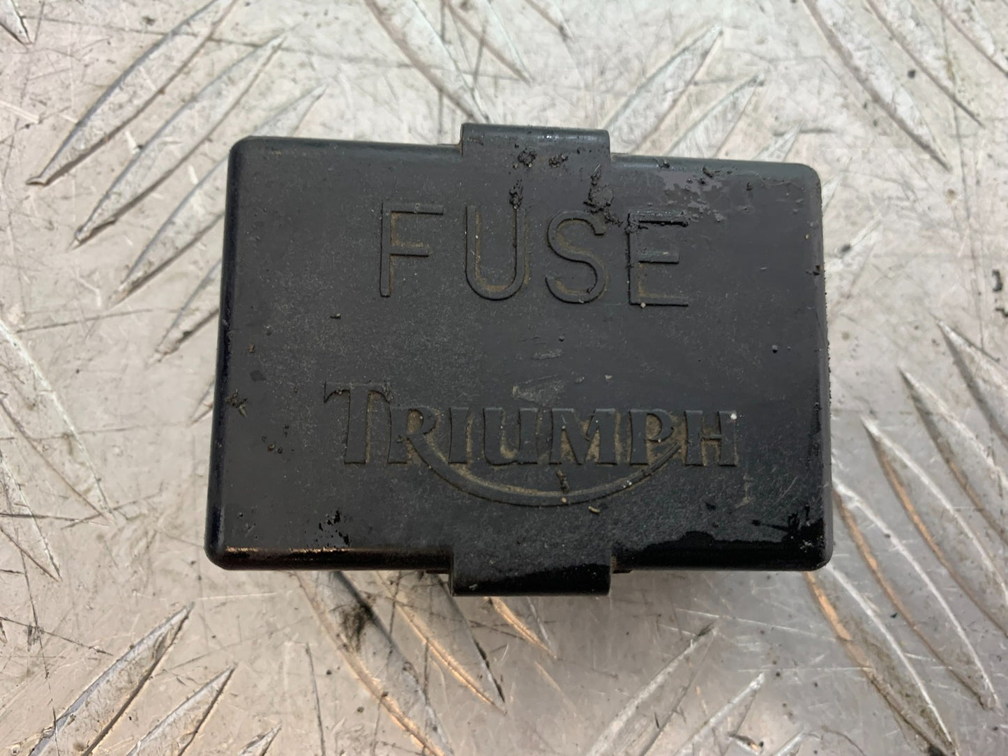 TRIUMPH TROPHY 900 FUSE BOX LID YEAR 1991-95 (CMB1251)