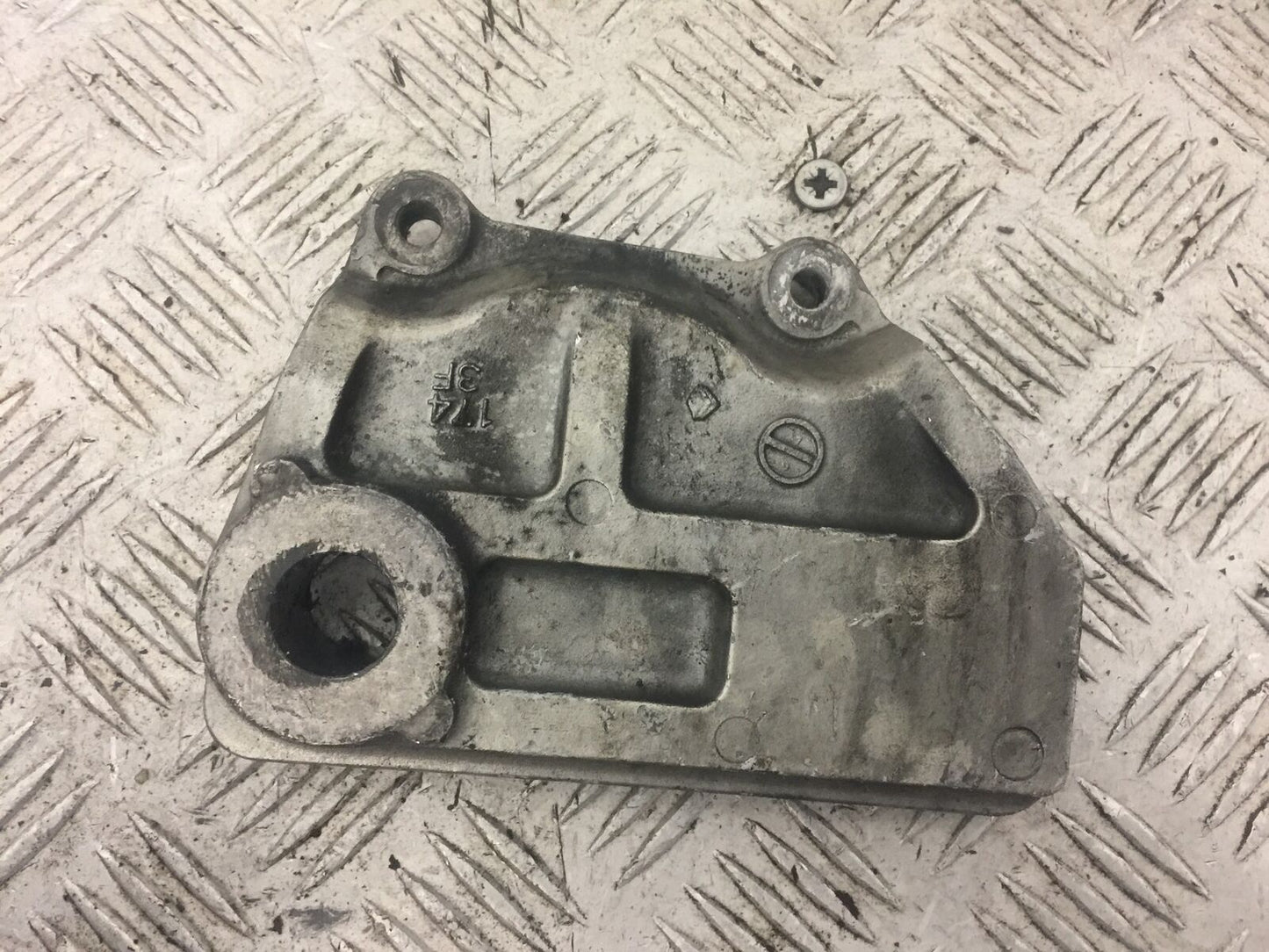 KAWASAKI ZZR1200 ZZR 1200 REAR CALIPER BRACKET   2002-2005 (STOCK 678)