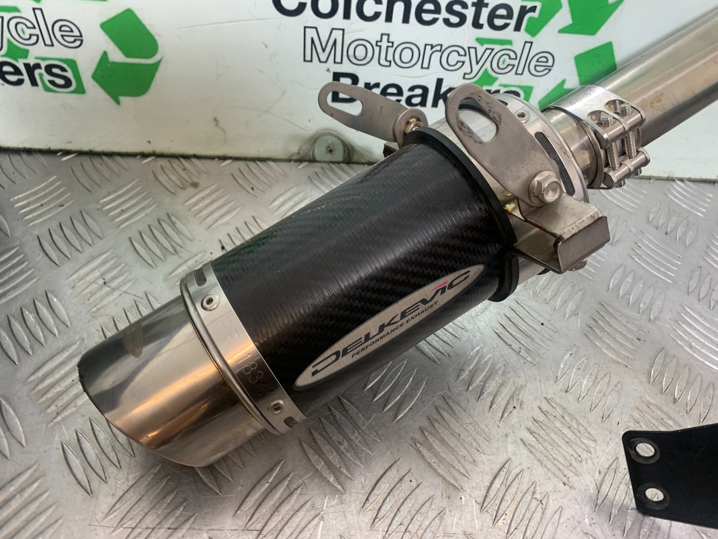 TRIUMPH 1050 SPRINT ST DELKEVIC CARBON SILENCER   2004-2007 (CMB1197)