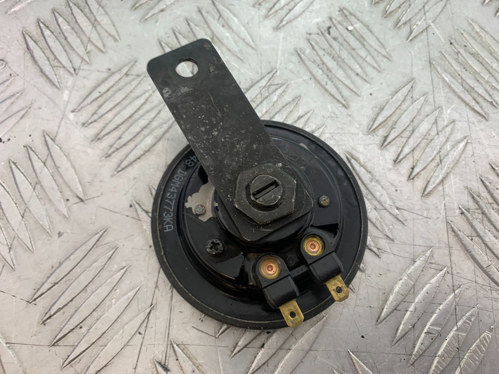 DUCATI 996 SPS 748 916 998 HORN AND BRACKET  1999-2000 (CMB1209)