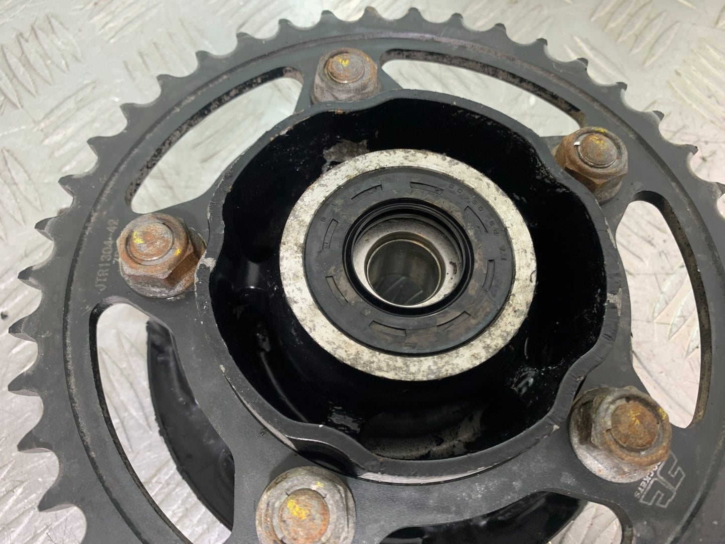 HONDA CBF600 CBF 600 SPROCKET CARRIER  YEAR 2004 -07 (CMB1247)