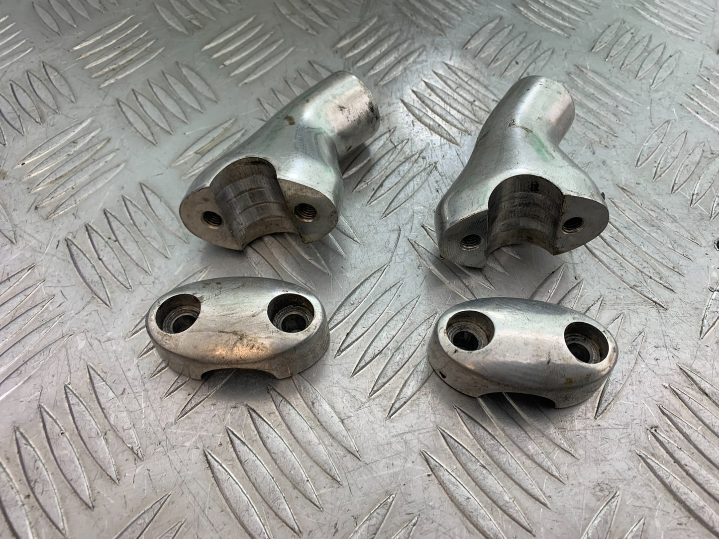 TRIUMPH THUNDERBIRD 1600 HANDLEBAR RISERS  YEAR 2011 (CMB1107)