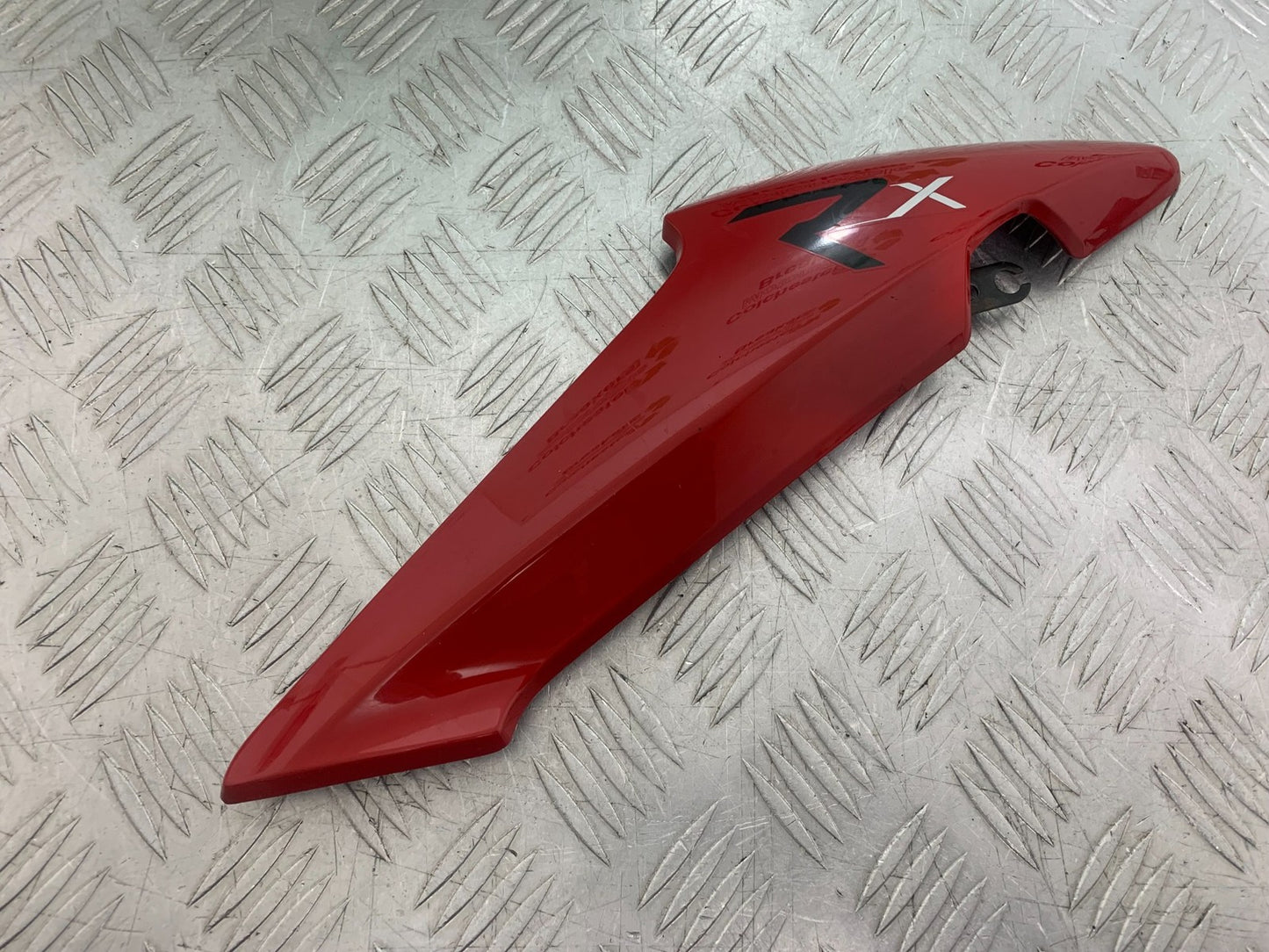 TRIUMPH 675 STREET TRIPLE RX RIGHT FAIRING PANEL  2015- 2017 (CMB1299)