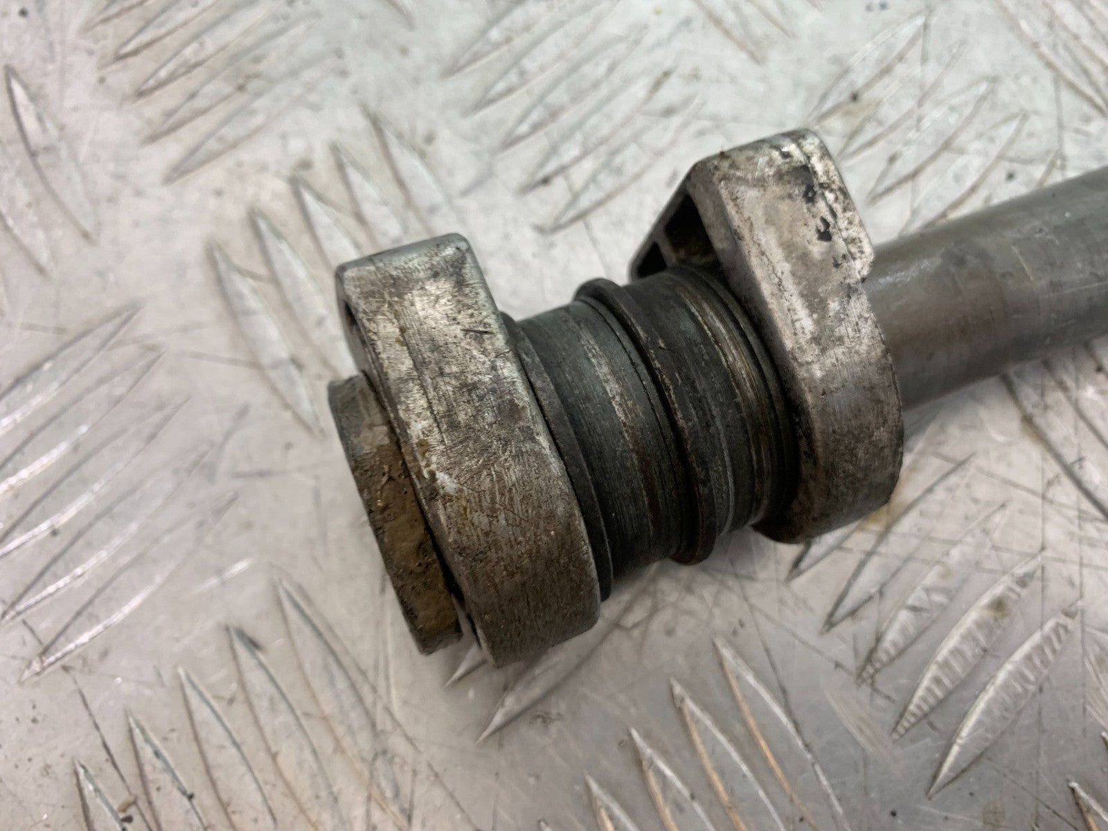 APRILIA RSV1000 RSV 1000 MILLE REAR WHEEL SPINDLE   1998- 2003 (CMB1184)