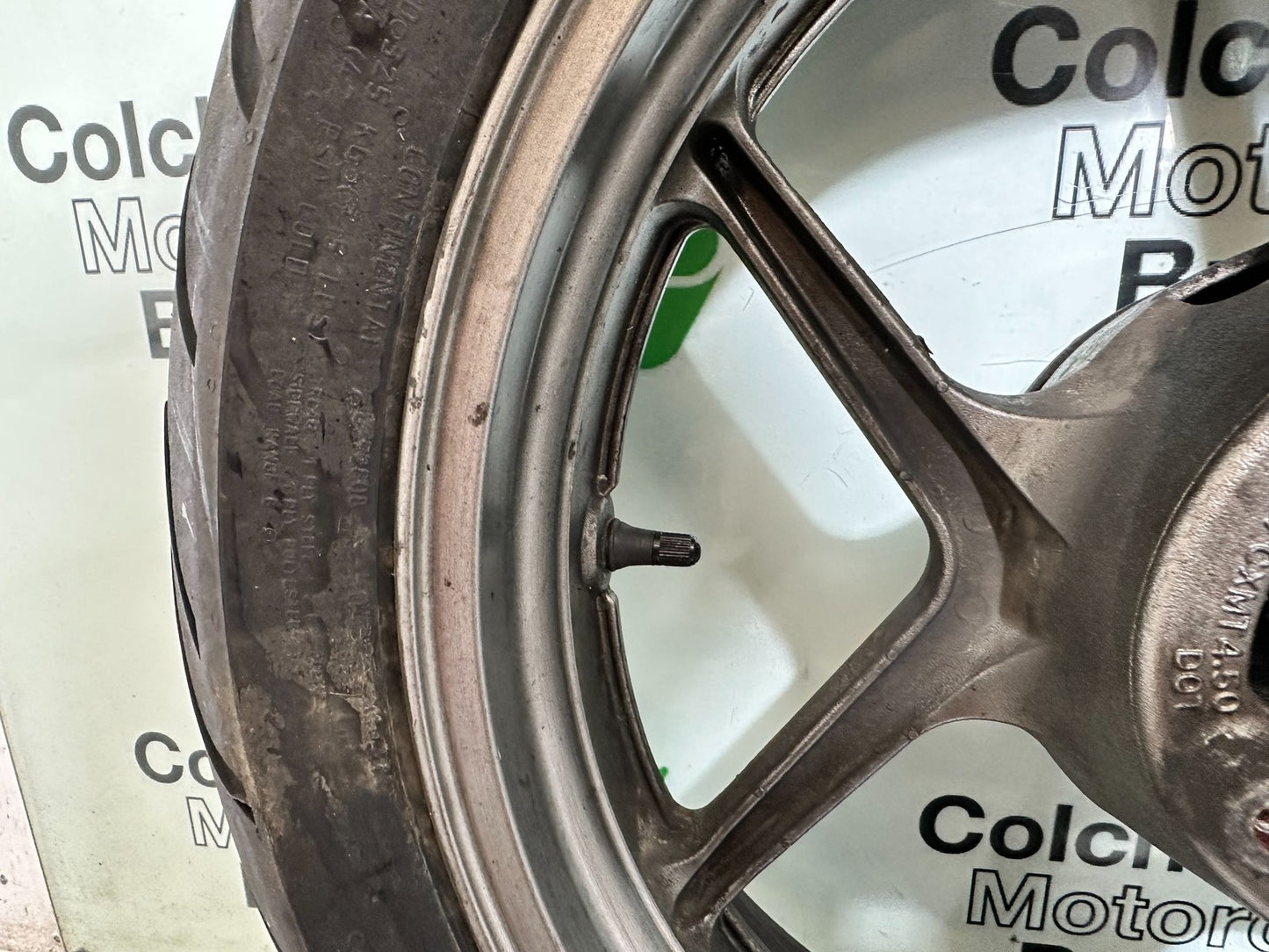 KAWASAKI ER6 F ER6F REAR WHEEL AND TYRE YEAR 2005-2008 (CMB1178)