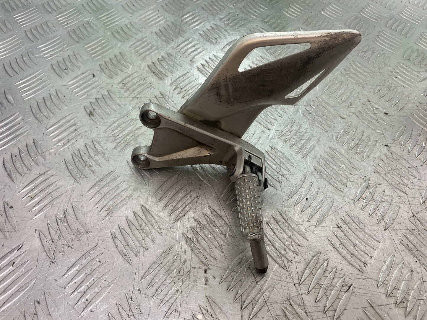 HONDA CBR1000 rr FIREBLADE FRONT LEFT HANGER   2012-2016 (CMB1280)