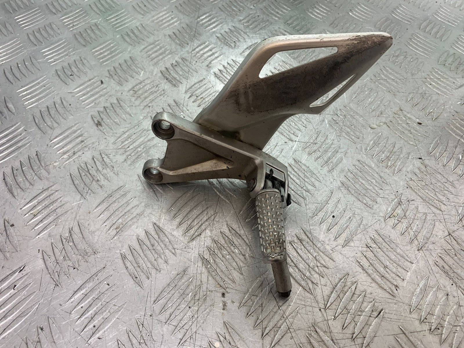 HONDA CBR1000 rr FIREBLADE FRONT LEFT HANGER   2012-2016 (CMB1280)