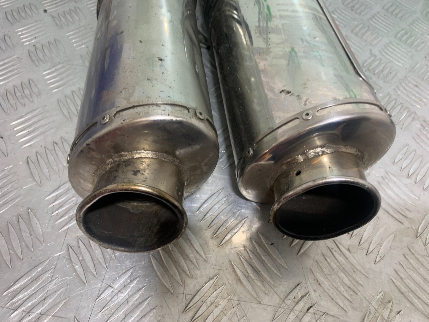 YAMAHA YZF R1 DEVIL SILENCERS AND LINK PIPE  YEAR 2004-2006 (CMB1155)
