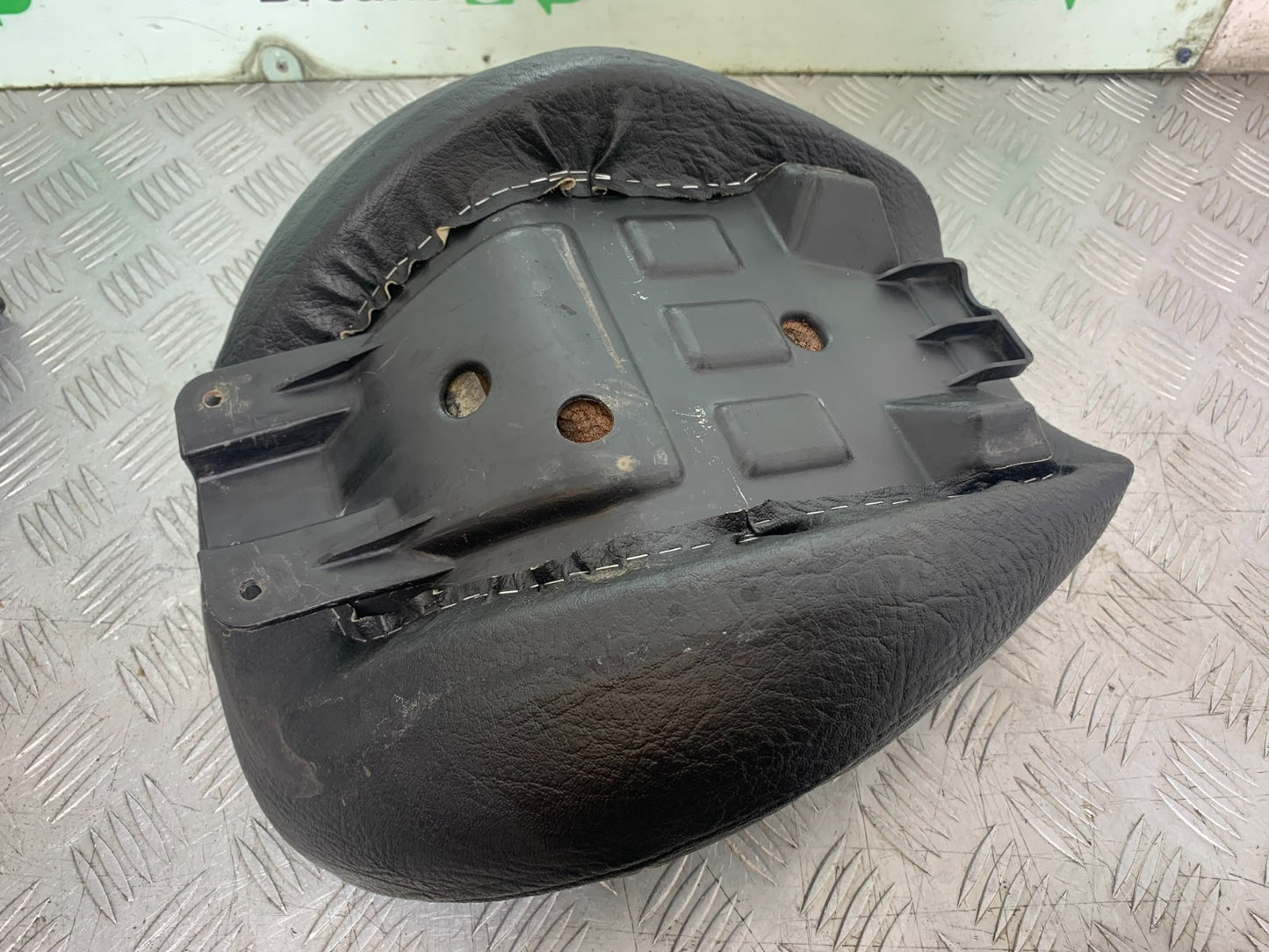 HONDA VT700 VT 700 SHADOW FRONT SEAT YEAR 1984-85 (CMB1328)