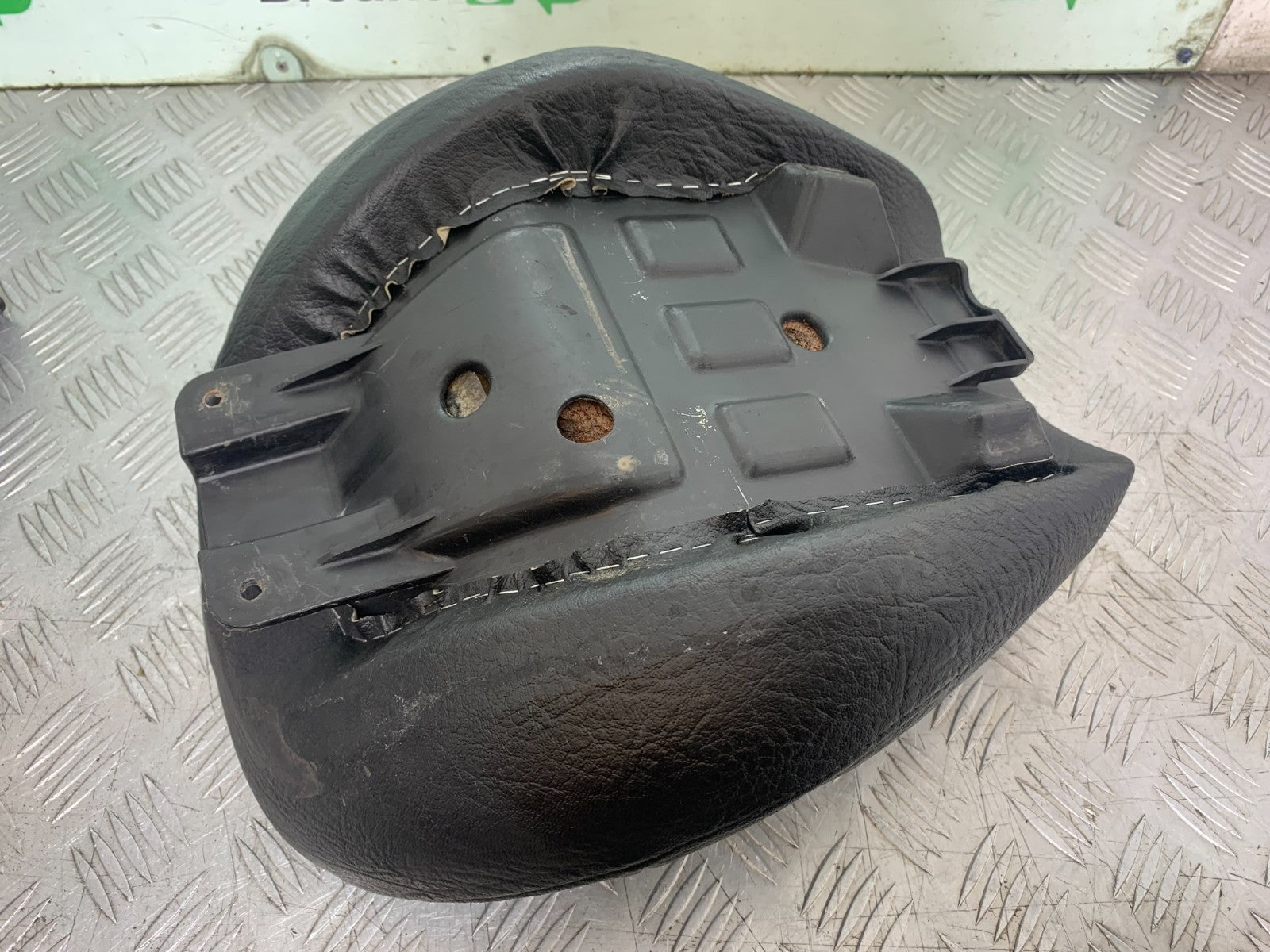 HONDA VT700 VT 700 SHADOW FRONT SEAT YEAR 1984-85 (CMB1328)