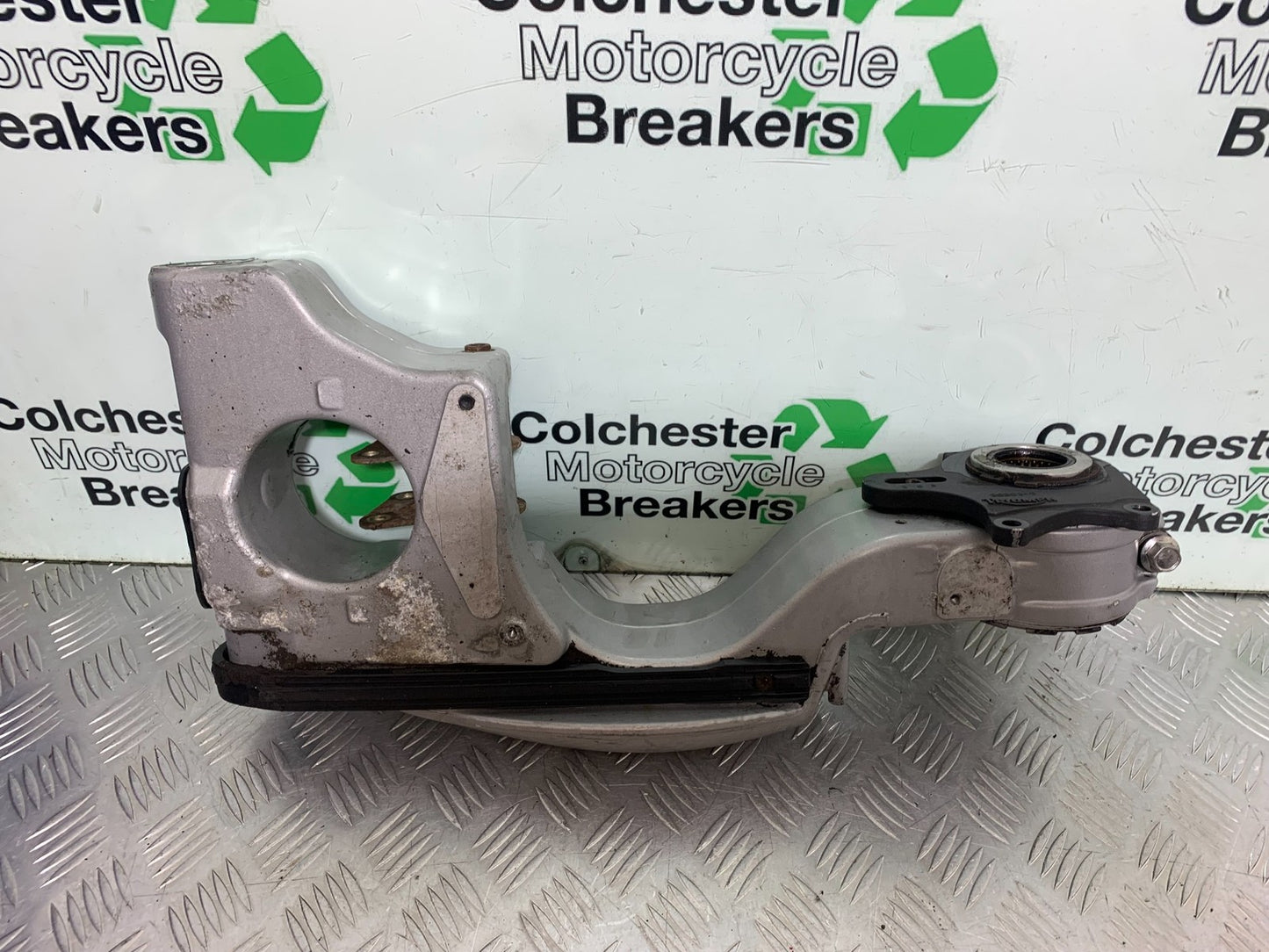 TRIUMPH 955i SPRINT ST SWINGARM YEAR 1999-04 (CMB1230)