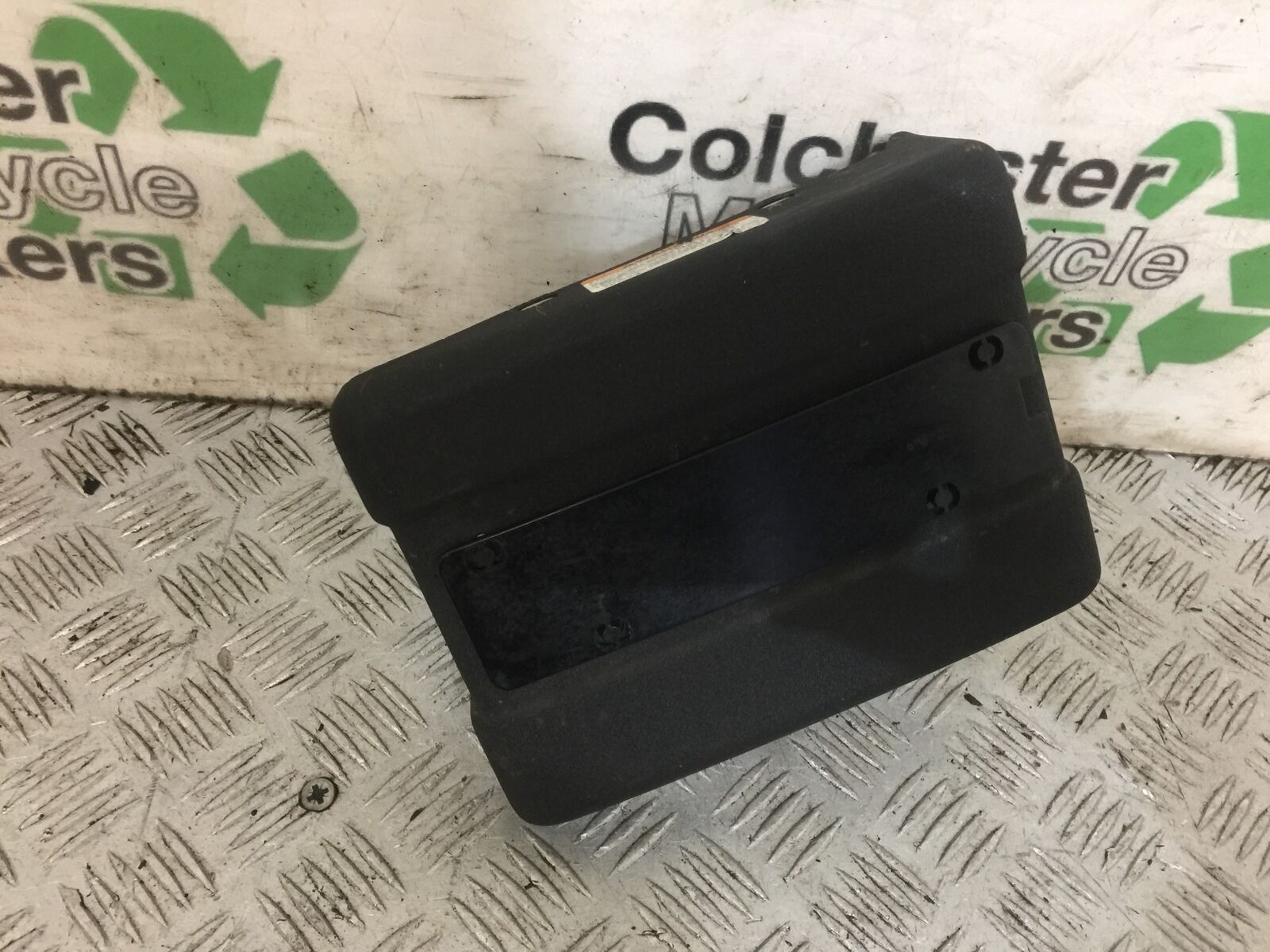 HARLEY DAVIDSON FAT BOB FXDF RIGHT SEAT PANEL  YEAR 2009  (STOCK 806)